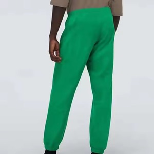 Ensemble de jogging slim pour homme 100 % coton, motif uni imprimé, avec logo personnalisé et col à capuche, idéal pour la gym et le sport - Product Image 5