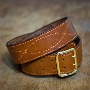 Ceintures en cuir véritable pour hommes, très demandées, écologiques, durables, avec boucle en laiton, dernières tendances. - Product Image 1