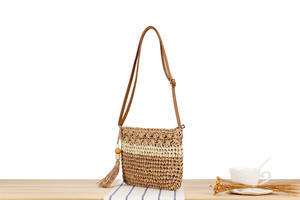 Mejora tu colección diaria con este hermoso bolso de hilo natural diseñado con una forma elegante y una correa cómoda hoy mismo. - Product Image 3
