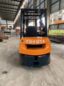 Montacargas Diésel 7FD30 Usado con Desplazador Lateral Hidráulico, Mástil de Dos/Tres Etapas, Capacidad de 3 Toneladas, Motor Japonés - ¡Oferta! - Product Image 2