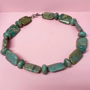 Collier en résine fait main pour femmes, design tendance sur le thème de l'art, bijoux de mode indiens pour filles - Product Image 4