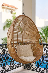 Fauteuil suspendu en rotin moderne avec coussin gris, siège balançoire pour l'intérieur et l'extérieur, meubles de patio - Product Image 3