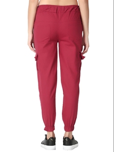 Pantalon cargo décontracté léger pour femme, taille élastique rouge avec cordon de serrage et poches latérales, idéal pour le printemps - Product Image 5