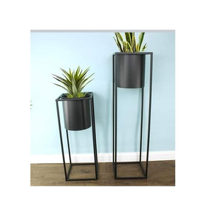 Jardinières en métal uniques pour la décoration de la maison et du jardin, disponibles en différentes tailles et finitions, pots et jardinières à fleurs - Product Image 3