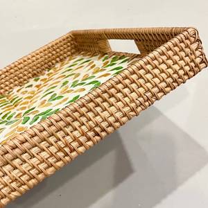 Bandeja de servir de ratán natural hecha a mano con forma y color personalizados, con incrustaciones de patrones únicos, bandeja decorativa cuadrada tejida para decoración del hogar. - Product Image 6