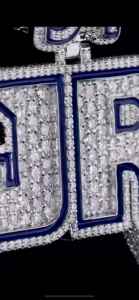 Collar con colgante de nombre con incrustaciones de moissanita incolora de corte redondo en plata 925, joyería hip hop personalizada a precio de mayorista. - Product Image 2