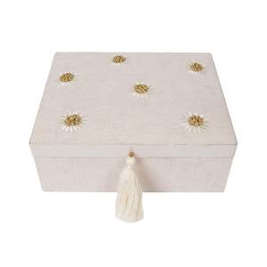 Caja de Anillos Cuadrada Hecha a Mano con Bordado de Hortensias, Estuche de Joyería de Tela con Borla de Cuentas, Diseño Moderno, Artesanía - Product Image 3