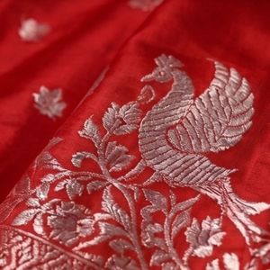 Regal <b>Red</b> Chanderi Silk <b>Saree</b> with Long Peacock Motifs - Product Image 6