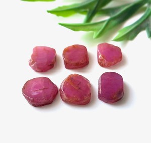 Tranche de rubis naturel du Mozambique, corindon rose-rouge, pierre brute polie, pour la fabrication de bijoux, vente en gros en vrac - Product Image 4