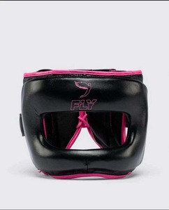 Nuevo conjunto de entrenamiento y sparring de boxeo negro y rosa con guantes de boxeo con cordones, protector facial completo y protector de ingle de cuero genuino. - Product Image 3