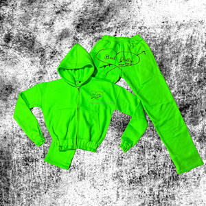 Nuevo Conjunto de sudadera con capucha y pantalones de chándal recortados personalizados para mujer, conjunto de chándal con capucha de gran tamaño desgastado. - Product Image 1