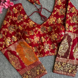 Blusa de Sari de Seda Pura Dola de Diseño con Tejido Multicolor y Cuello en V para Mujer - Product Image 2