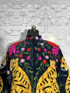 Veste d'hiver courte pour femme en velours brodée à la main |   Manteau décontracté vintage en coton biologique écologique à séchage rapide et amovible - Product Image 4