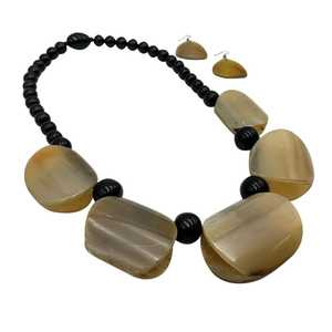 Collar de Cuerno de Búfalo Hecho a Mano MN EXPORTS MNE-435 con Cadenas de Estilo Antiguo Brillantes y Pulimentadas para Mujeres y Niñas, Artesanía Natural - Product Image 4