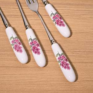 Lot de 4 fourchettes à dessert jetables en métal avec manche en céramique Lilac Bloom pour la maison, les restaurants et la rentrée scolaire - Idéales pour les fruits - Product Image 4