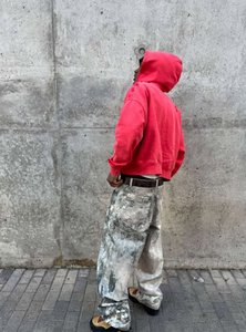 Sudadera con Capucha Roja Desgastada Estilo Vintage para Hombre con Detalles de Imperdibles, Sudadera Oversize Estilo Urbano - Product Image 3