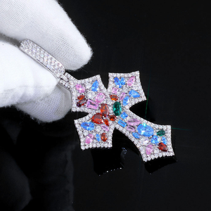 Colgante de Cruz de Lujo con Moissanita Multicolor de Corte Brillante, Engaste de Plata 925 con Garras, para Fiesta y Uso Diario, Unisex - Product Image 3