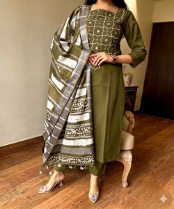 Conjunto de dupatta con estampado digital de ropa étnica de algodón, traje tradicional indio-pakistaní, kameez informal hasta el tobillo 86120 SI:-401 - Product Image 1