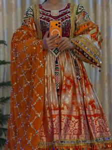 Vestido corto afgano Kuchi colorido con bordados tribales geométricos, detalles de espejo y arte textil vintage para uso tradicional. - Product Image 3