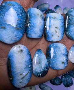 Vente en gros de pierres précieuses naturelles de qualité supérieure, cristal blanc bleu glacier, cabochons de formes variées, pour la fabrication de bijoux - Product Image 1