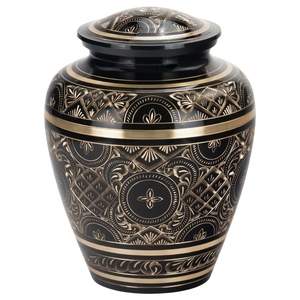 Urna Funeraria de Metal Negro con Tapa de Latón Grabada y Patrones de Corazones Intrincados para Guardar Cenizas de Adultos - Product Image 3