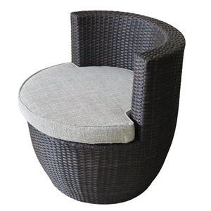 Ensemble bistrot moderne en osier tressé avec coussins moelleux et chaises à dossier rond pour salon de jardin ou bord de piscine - Product Image 2