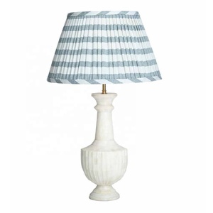 Nouveauté Lampe de table électrique incrustée d'os à rayures avec design moderne pour consoles de tables de chevet ou accents de salon - Product Image 4