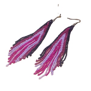 ต่างหูแฟชั่นดีไซน์ใหม่ ต่างหูพู่ประดับเม็ดข้าวทำมือ สำหรับผู้หญิง โดย MD HANDICRAFTS - Product Image 1