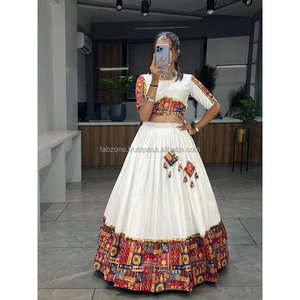 ชุดออกแบบพิเศษสำหรับผู้หญิงคอลเลกชัน chaniya choli (lehenga) เย็บเต็มรูปแบบจากร้านตู้เสื้อผ้าระดับพรีเมียมของเรา - Product Image 3