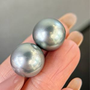 Pendientes de Botón Redondos Finos de 10-11 mm, Plata de Ley S925 y Chapados en Oro con Perla Negra Natural, Caja de Regalo Incluida, Venta al por Mayor del Fabricante - Product Image 1