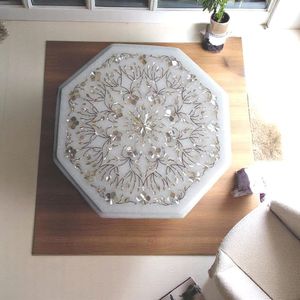 Mesa de Centro de Mármol Contemporánea de Lujo con Incrustaciones Florales Intrincadas, Superficie Decorativa Ecológica Resistente al Agua para Uso en Hoteles - Product Image 3