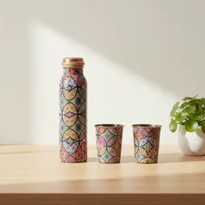 Bouteille d'eau en cuivre de qualité supérieure avec 2 verres, ensemble cadeau, design imprimé, anti-fuite, bienfaits ayurvédiques pour la santé, idéal pour offrir à la maison et au bureau - Product Image 2