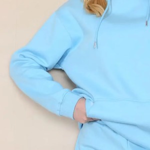 Conjunto de Sudadera Corta y Pantalones Cortos de Dos Piezas para Mujer, con Logotipo Personalizado, Tela Transpirable de Spandex/Poliéster - Product Image 5