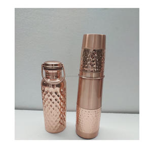 Botella de Agua Unisex Ecológica de Cobre Natural para Almacenamiento Diario que Promueve una Digestión, Inmunidad y Rutina de Bienestar Equilibrados - Product Image 3