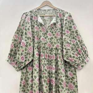 Vestido Midi Estampado Hecho a Mano que Combina Estilo y Comodidad, Corte Debajo de la Rodilla, Ofrece una Combinación Equilibrada de Sofisticación - Product Image 3