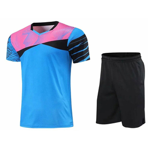 Ensemble de vêtements de sport personnalisés pour équipe de padel en gros avec tissu anti-humidité, construction durable et design personnalisé - Product Image 3