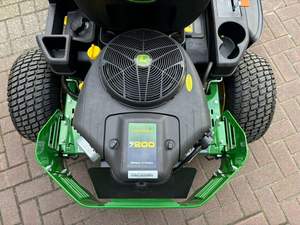 Nouvelle tondeuse autoportée commerciale John Deere Z960M / Seulement 80 heures d'utilisation, moteur Kawasaki FX921V de 31 ch - Product Image 2