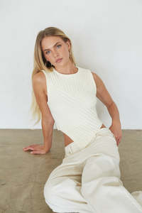 Women's Asymmetric Knitted Sleeveless Tank Top With Hollow Out Design O-<b>Neck</b> Solid Color Breathable Casual Wear - Product Image 5