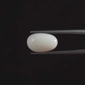 โอปอลสีขาว พลอยหลวม 4.14 กะรัต ธรรมชาติ รับรองโดย IGI รูปทรงวงรี คุณภาพสูง ขัดเงาด้วยมือ ผ่านการเคลือบด้วยแว็กซ์/น้ำมัน สำหรับทำเครื่องประดับ - Product Image 1