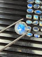 Lot de pierres précieuses en pierre de lune arc-en-ciel, taille élégante naturelle, pour bijoux, au meilleur prix directement du fabricant