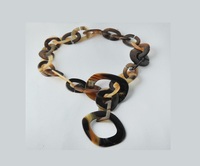 Collier en corne naturelle avec chaîne à maillons, bijoux faits à la main artistiques pour femmes, pour les marques de mode éthiques