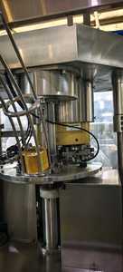 Machine industrielle automatique de rinçage, de remplissage et de sertissage de boîtes de conserve pour l'emballage et le conditionnement de boissons et d'aliments - Product Image 5