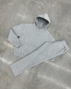 Ensemble survêtement homme streetwear hiver, sweat à capuche et pantalon de survêtement uni, broderie appliquée, effet vieilli, délavé soleil, délavé à l'acide, coupe évasée - Product Image 1