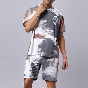 Conjunto de pantalones cortos tie dye para hombre, resistentes y ecológicos, hechos con materiales de alta calidad. - Product Image 1