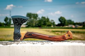 Hacha Vikinga Hecha a Mano de Grado Industrial 2026, Mango de Madera, Cabeza de Acero al Carbono, Uso en Cocina, Garantía de 3 Años, para Camping - Product Image 2