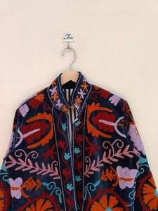 Abrigo de Invierno Bohemio Étnico de Terciopelo Suzani Bordado a Mano con Arte Floral Folclórico para Mujer, Hecho a Mano por Artesanos, de Algodón Indio Transpirable - Product Image 3