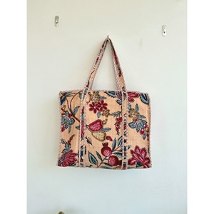 Sac fourre-tout bohème en coton avec motif floral brodé, design matelassé, ouverture supérieure, grande taille, fermeture éclair, toutes saisons, Rajasthan - Product Image 1