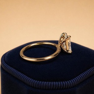 Bague de fiançailles en or plaqué avec diamant taille émeraude, bijou solitaire pour femme - Product Image 3