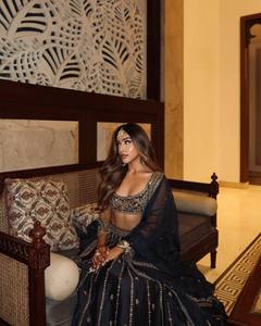 Ensemble Lehenga Choli en soie noire brodée, tenue de mariage indienne et pakistanaise, robe longue pour cérémonie et festival - Product Image 6