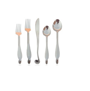 Juego de cubiertos metálicos de calidad superior, diseñado para exceder las expectativas con material duradero y artesanía elegante. - Product Image 6